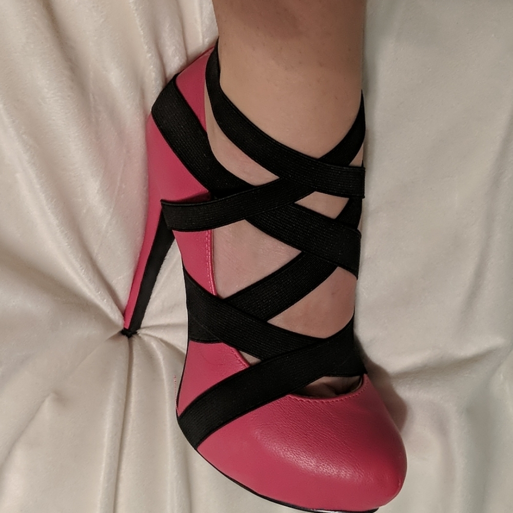 Fredericks of Hollywood Pink Black Strappy Heel 8